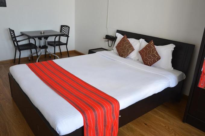 Holiday Hush Haven Hotel Shillong Exterior photo