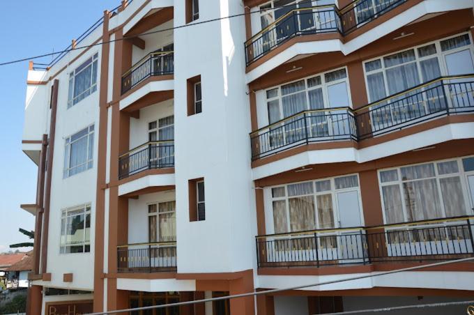 Holiday Hush Haven Hotel Shillong Exterior photo
